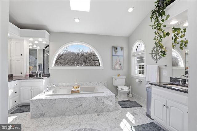 2842 WIMBLEDON LN, Lancaster, PA 17601