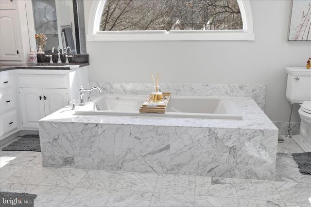 2842 WIMBLEDON LN, Lancaster, PA 17601