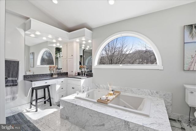 2842 WIMBLEDON LN, Lancaster, PA 17601