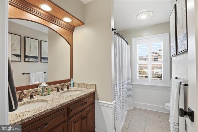 2842 WIMBLEDON LN, Lancaster, PA 17601