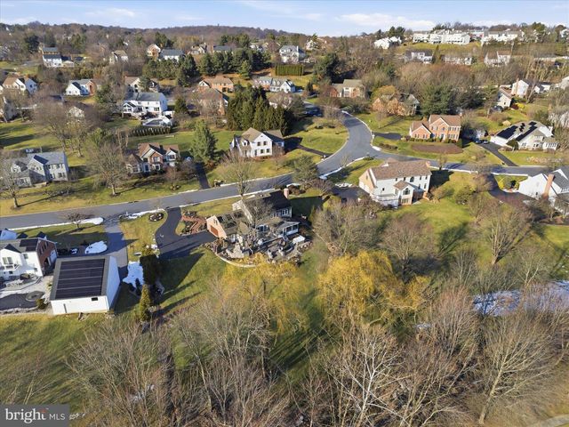 2842 WIMBLEDON LN, Lancaster, PA 17601