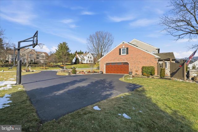 2842 WIMBLEDON LN, Lancaster, PA 17601