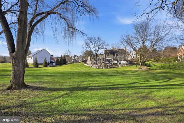 2842 WIMBLEDON LN, Lancaster, PA 17601