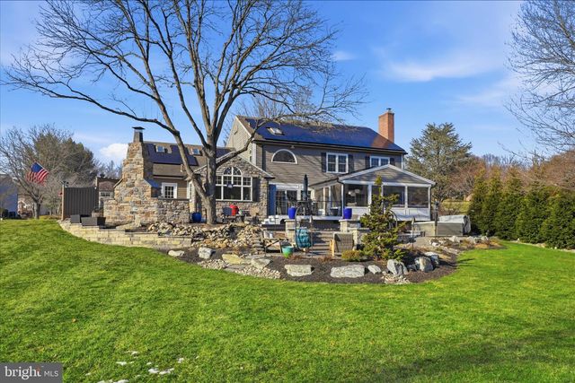 2842 WIMBLEDON LN, Lancaster, PA 17601