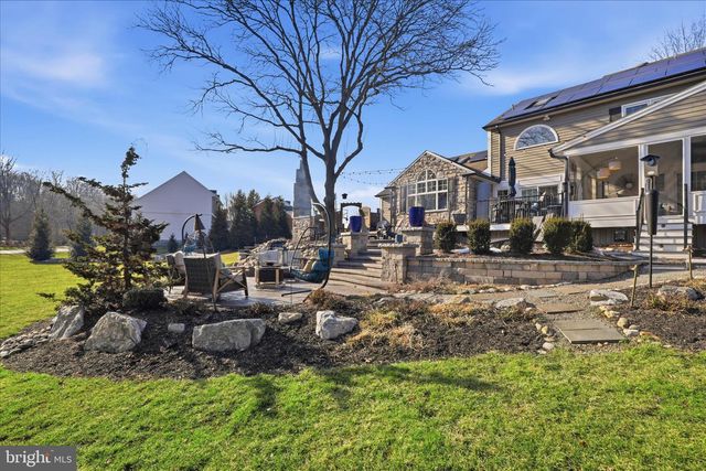 2842 WIMBLEDON LN, Lancaster, PA 17601