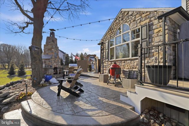 2842 WIMBLEDON LN, Lancaster, PA 17601