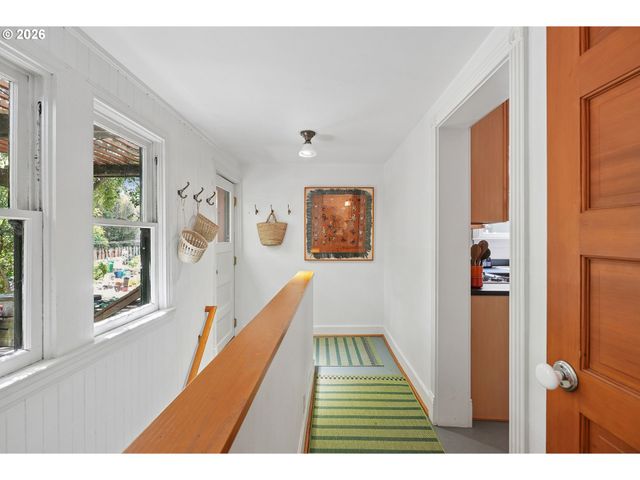 2042 Se ANKENY St, Portland, OR 97214