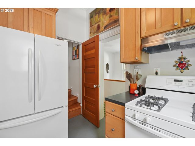 2042 Se ANKENY St, Portland, OR 97214