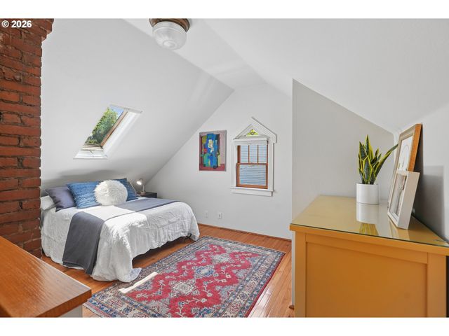 2042 Se ANKENY St, Portland, OR 97214