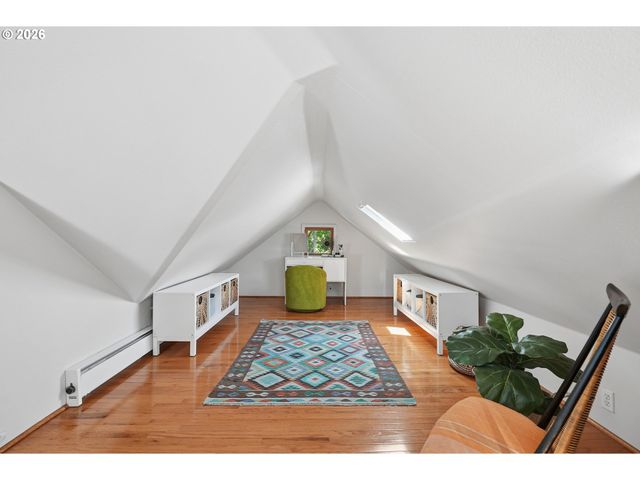 2042 Se ANKENY St, Portland, OR 97214