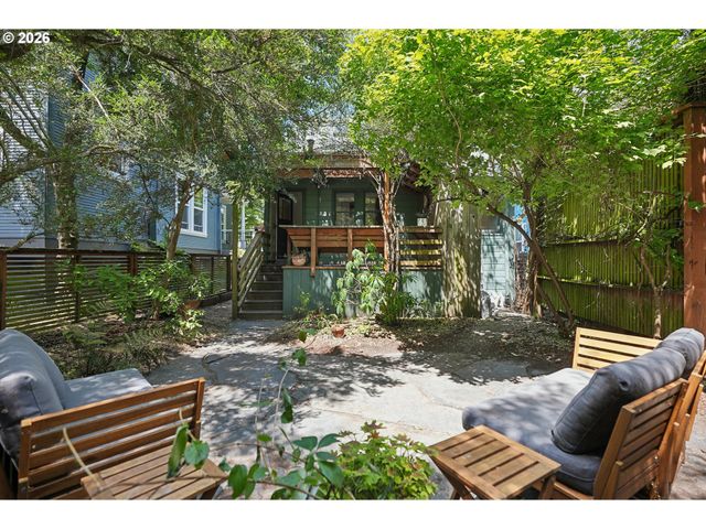 2042 Se ANKENY St, Portland, OR 97214