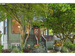 2042 Se ANKENY St, Portland, OR 97214