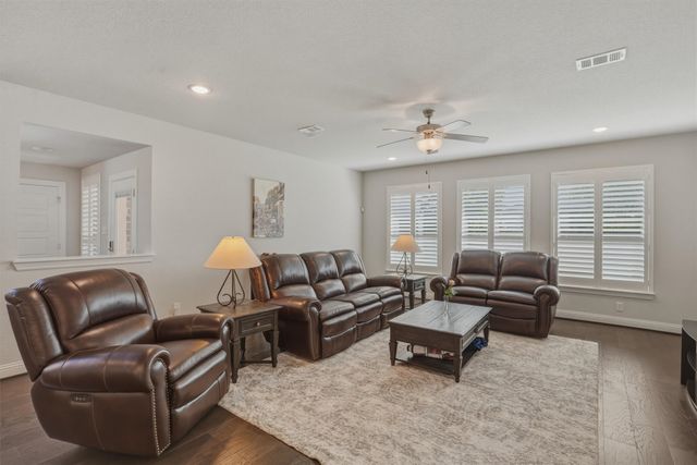 7521 Pondview Lane, Fort Worth, TX 76123