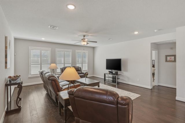 7521 Pondview Lane, Fort Worth, TX 76123