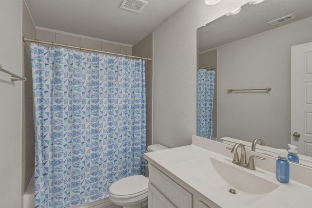 7521 Pondview Lane, Fort Worth, TX 76123