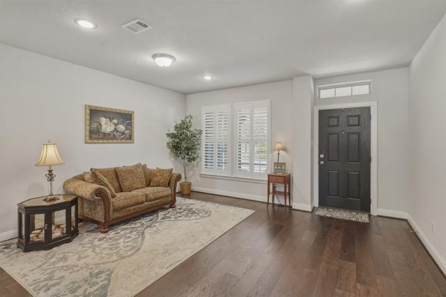 7521 Pondview Lane, Fort Worth, TX 76123