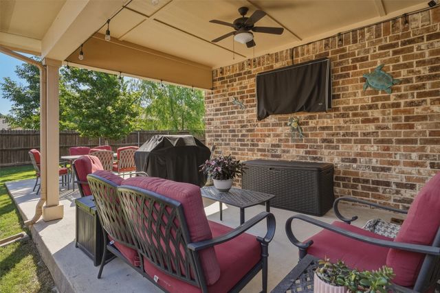 7521 Pondview Lane, Fort Worth, TX 76123