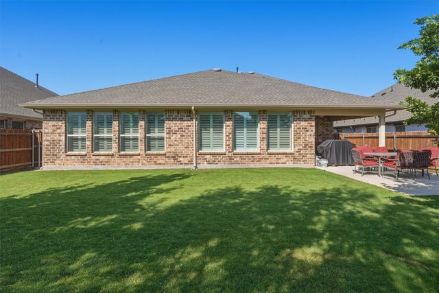 7521 Pondview Lane, Fort Worth, TX 76123
