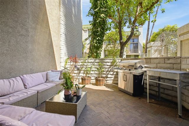 5305 White Oak Avenue, Encino, CA 91316