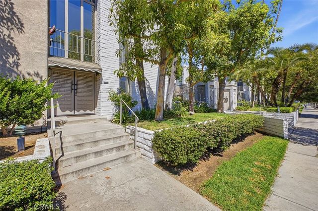 5305 White Oak Avenue, Encino, CA 91316