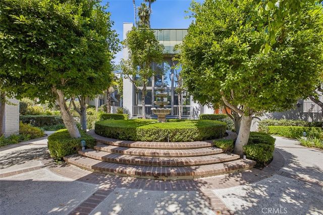 5305 White Oak Avenue, Encino, CA 91316