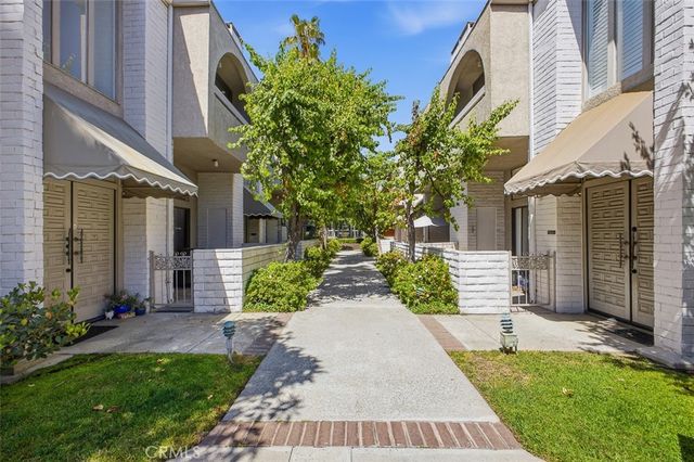 5305 White Oak Avenue, Encino, CA 91316