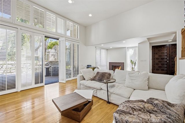 5305 White Oak Avenue, Encino, CA 91316