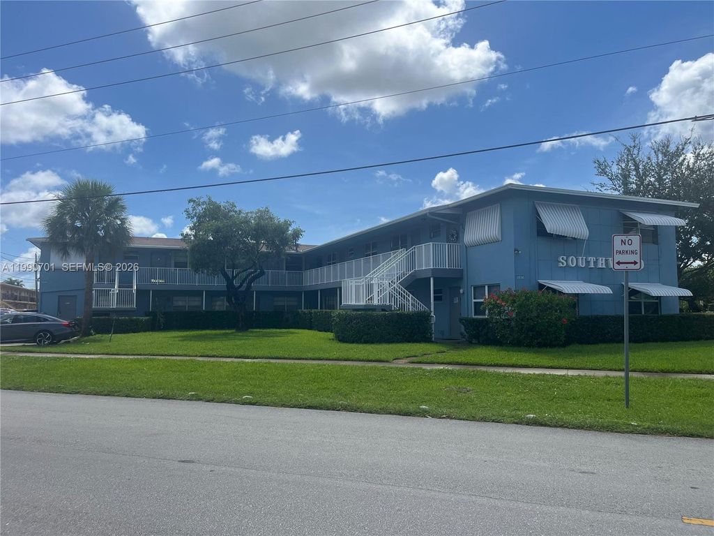 3856 S Cir Drive 6, Hollywood, FL 33021