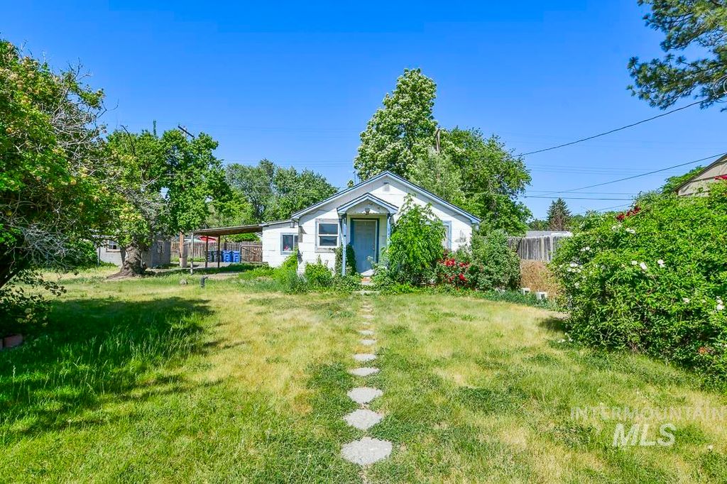145 S 13th E, Mountain Home, ID 83647
