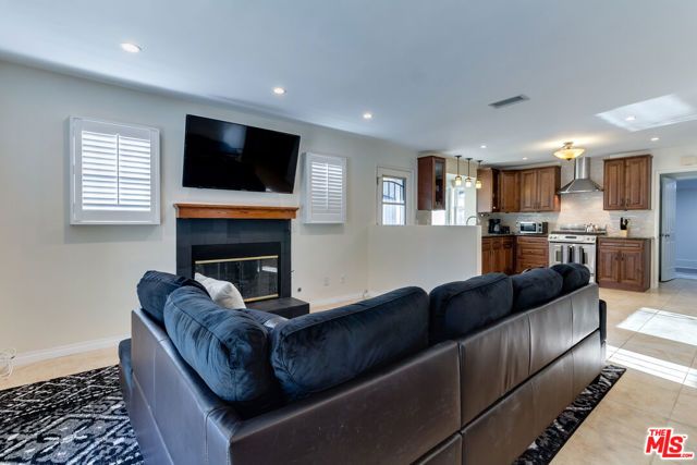 23907 Mobile Street, West Hills (los Angeles), CA 91307
