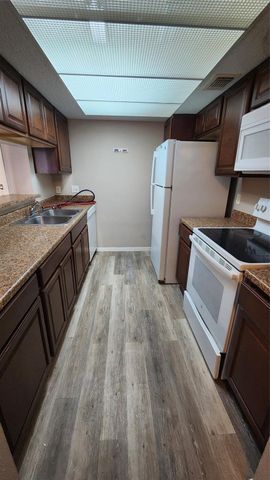 2818 S Bartell Drive 7, Houston, TX 77054