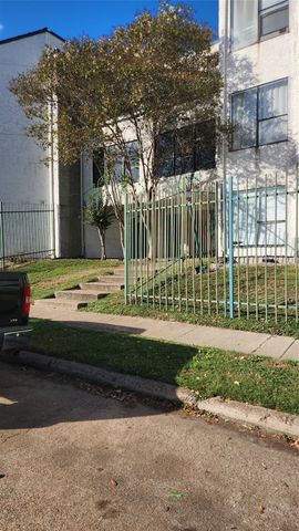 2818 S Bartell Drive 7, Houston, TX 77054