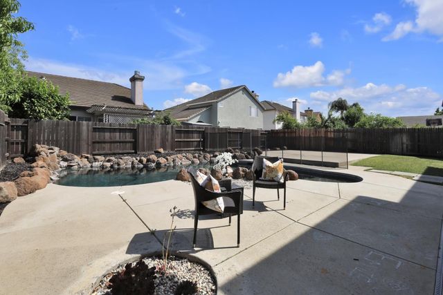 10112 Frank Greg Way, Elk Grove, CA 95757