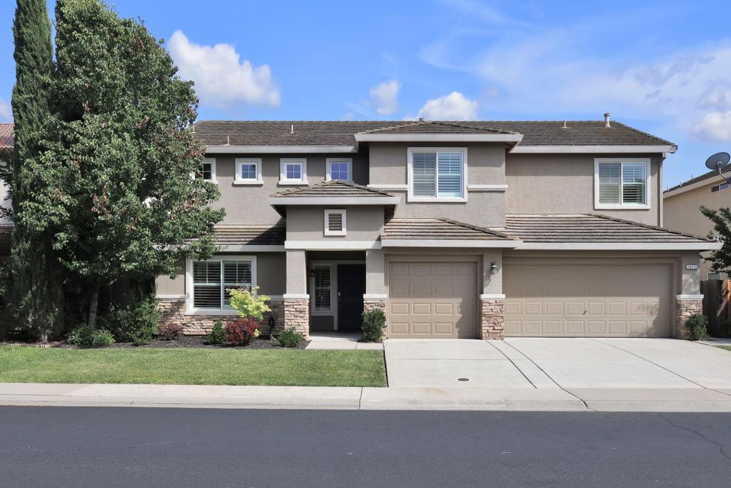 10112 Frank Greg Way, Elk Grove, CA 95757