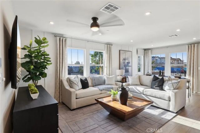 15563 April Dawn Way 1, Fontana, CA 92336