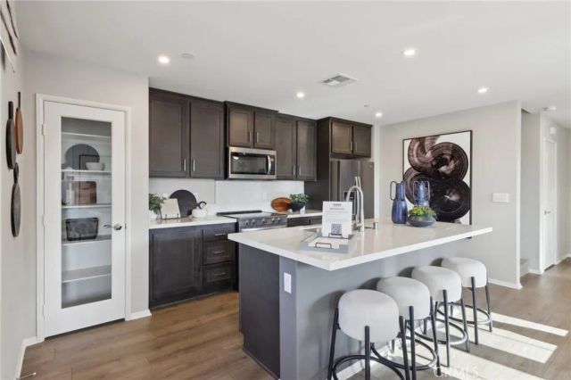 15563 April Dawn Way 1, Fontana, CA 92336