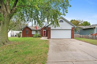 425 N Parkridge St, Wichita, KS 67212