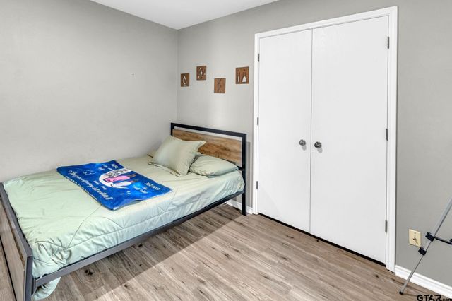 1112 E Park Dr, Lindale, TX 75771