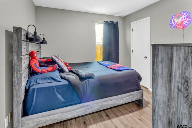 1112 E Park Dr, Lindale, TX 75771