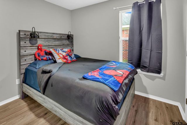 1112 E Park Dr, Lindale, TX 75771