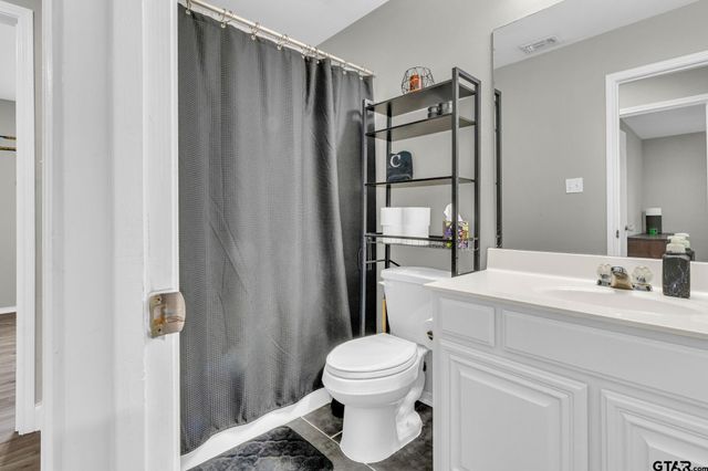 1112 E Park Dr, Lindale, TX 75771