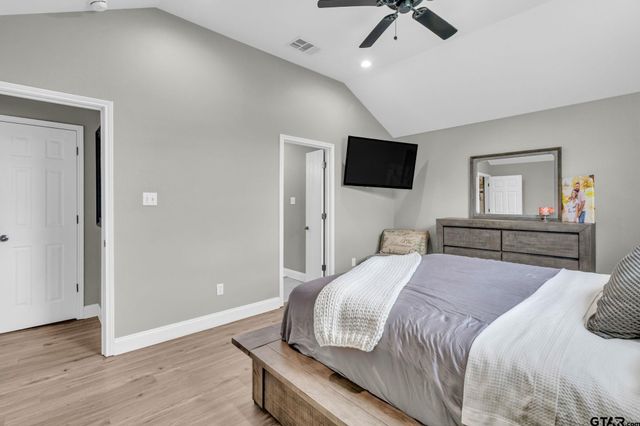 1112 E Park Dr, Lindale, TX 75771