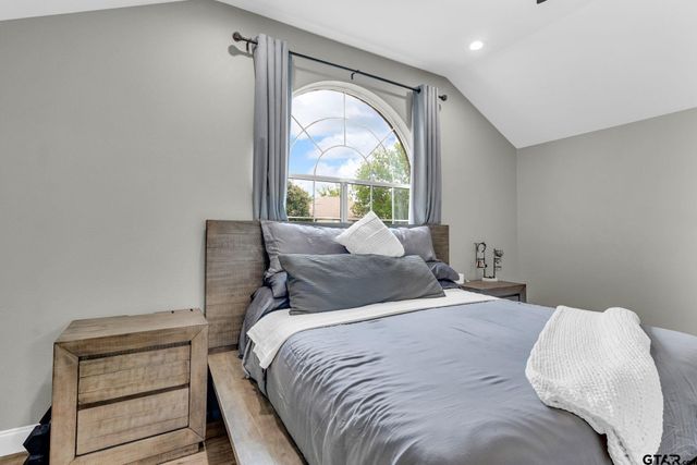 1112 E Park Dr, Lindale, TX 75771