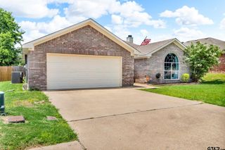 1112 E Park Dr, Lindale, TX 75771