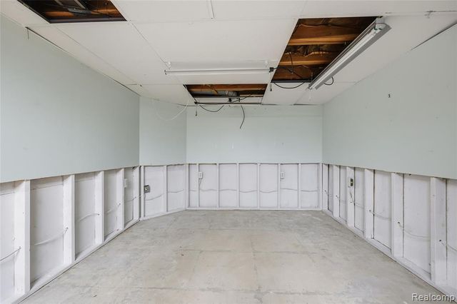 14241 Nadine Street, Oak Park, MI 48237