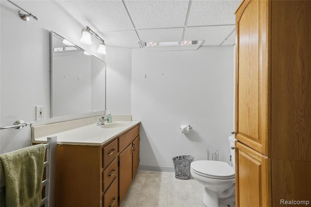 14241 Nadine Street, Oak Park, MI 48237