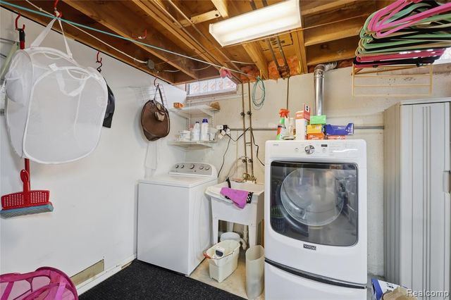 14241 Nadine Street, Oak Park, MI 48237