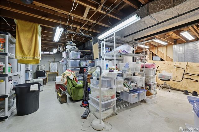 14241 Nadine Street, Oak Park, MI 48237