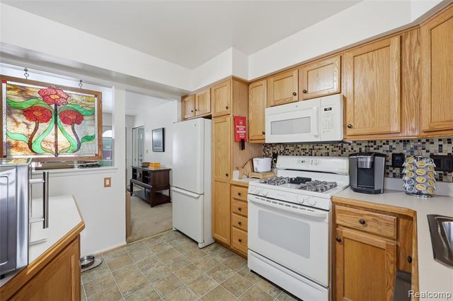 14241 Nadine Street, Oak Park, MI 48237