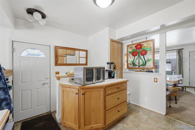 14241 Nadine Street, Oak Park, MI 48237